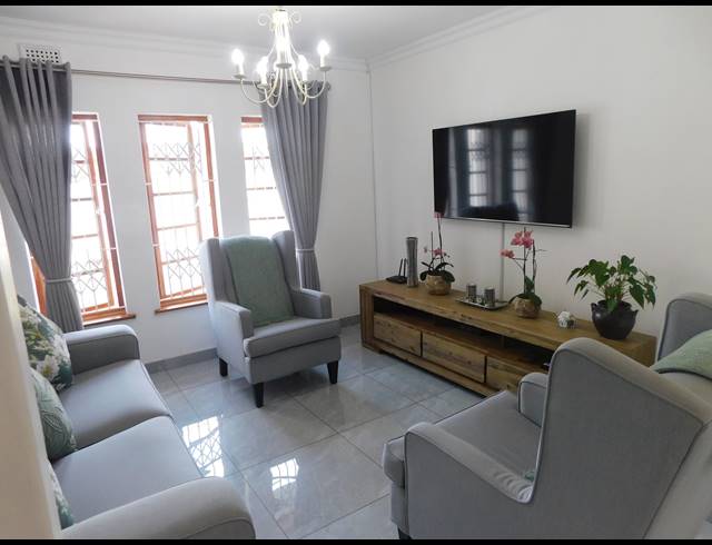 3 BEDROOM HOUSE FOR SALE IN ISIPINGO BEACH
